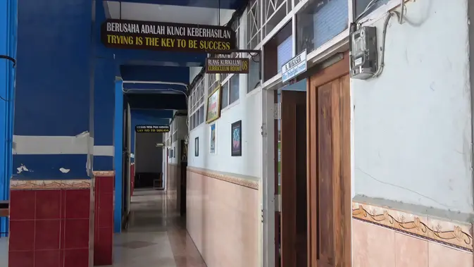 Repotnya Emak-Emak di Makassar, BBM Langka Kudu Dampingi Anak Sekolah Online