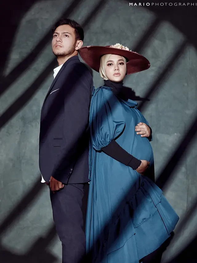 6 Potret Maternity Shoot Istri Rifky Balweel, Tampil Klasik dan Elegan