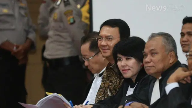 Ahli Psikologi Sosial, Risa Permana, membeberkan makna tepuk tangan warga saat Basuki Tjahaja Purnama alias Ahok berpidato di Kepulauan Seribu pada 27 September 2016.