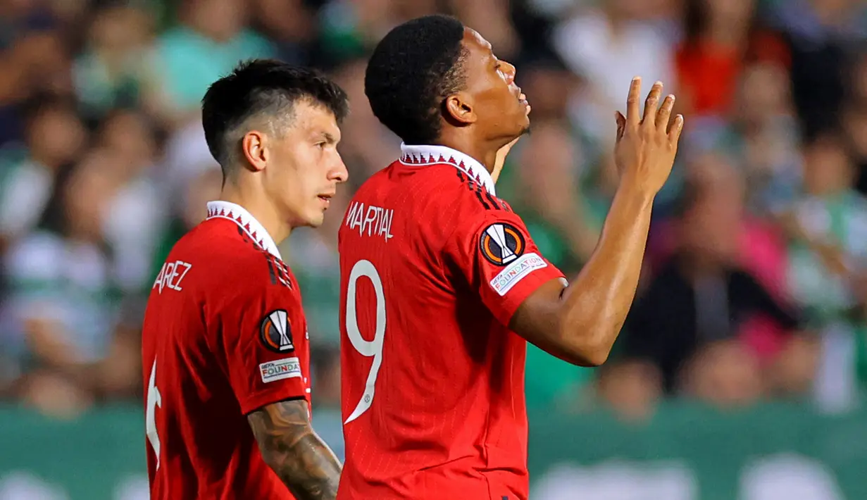 Selebrasi striker Manchester United, Anthony Martial setelah menjebol gawang Omonia Nicosia pada laga fase Grup E Liga Europa 2022/2023 di GSP Stadium, Nicosia (6/10/2022). Anthony Martial hingga kini telah bermain dalam 283 laga di semua ajang sejak didatangkan dari AS Monaco pada awal musim 2015/2016. Ia telah mencetak total 85 gol dan 52 assist dari jumlah laga tersebut. (AFP)