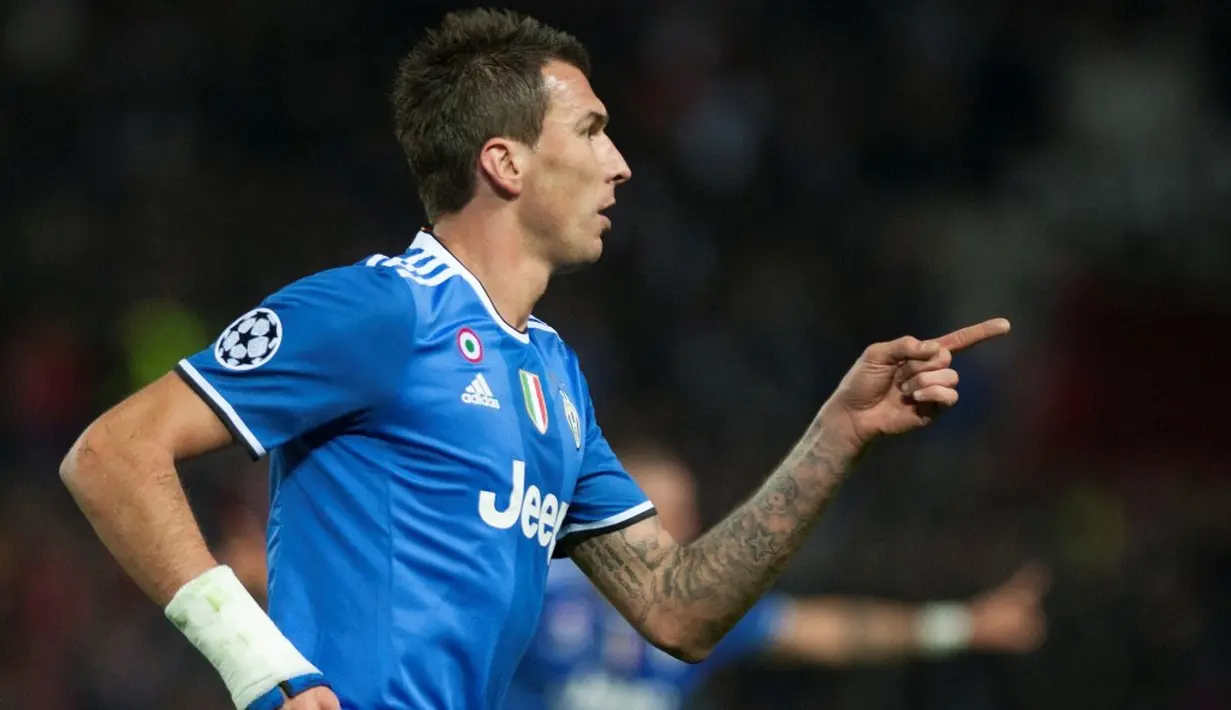 Ekspresi striker Juventus, Mario Mandzukic, setelah mencetak gol ketiga ke gawang Sevilla pada laga kelima Grup H Liga Champions di Estadio Ramon Sanchez Pizjuan, Selasa (22/11/2016). (AFP/Jorge Guerrero)