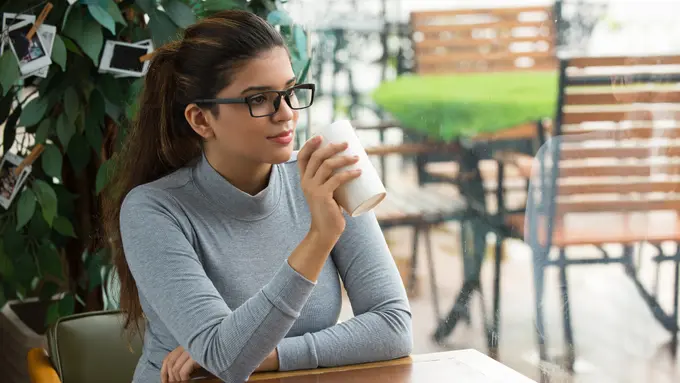 wanita oktober segan