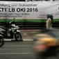 Spanduk dukungan pelaksanaan KTT Luar Biasa OKI terpasang di depang gedung Kemenpora, Jakarta, Jumat (4/3/2016). KTT Luar Biasa OKI akan berlangsung 6-7 Maret di Jakarta Convention Centre. (Liputan6.com/Helmi Fithriansyah)