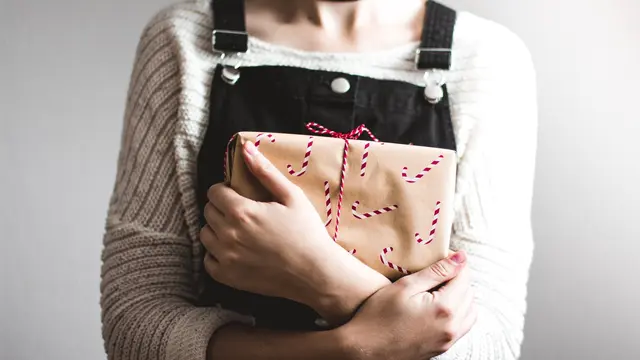 [Bintang] Dikasih Kado Natal, 5 Zodiak Ini Bakal Kasih Lagi ke Orang Lain