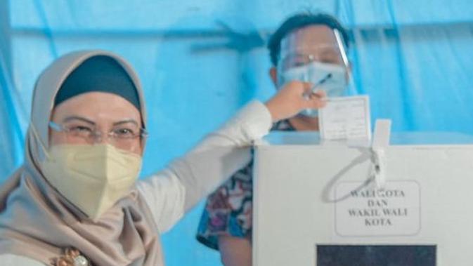 Azizah-Ruhamaben Akui Kemenangan Sementara Petahana di Pilkada Tangsel - Vimarsana News