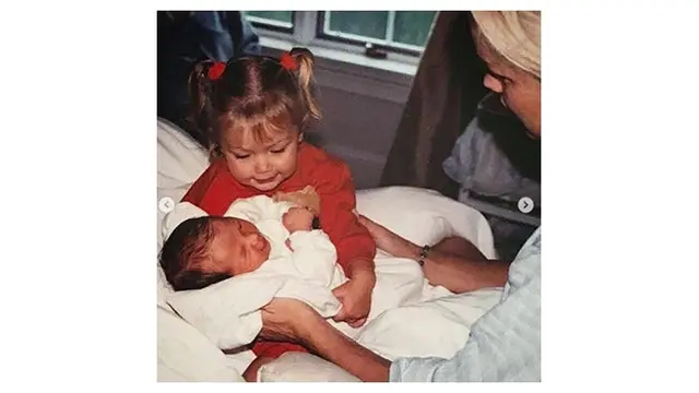 Gigi-Bella (Sumber: Instagram/bellahadid/)