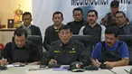 Menko Polhukam Wiranto (tengah) bersama Panglima TNI Jenderal Hadi Tjahjanto dan Kepala BIN Budi Gunawan memberikan keterangan pers pasca kerusuhan di Rutan Cabang Salemba, di Mako Brimob Kelapa Dua, Depok Kamis (10/5). (Liputan6.com/Herman Zakharia)