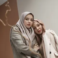 Wanita dengan wajah berbentuk oval menjadi idaman karena dapat berkreasi dengan style hijab yang beragam (Foto: Freepik.com/freepik)