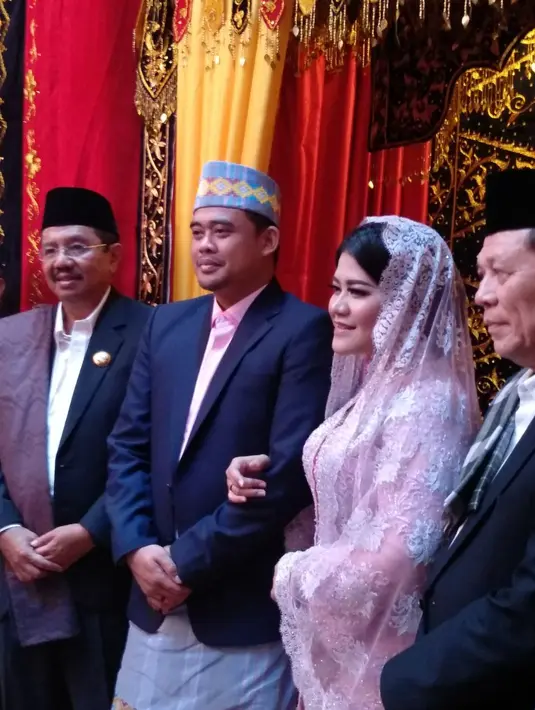 Sebagaimana adat Tapanuli Selatan, pemberian gelar harus dilakukan dalam benturan pertemuan keluarga besar. Acara dihadiri oleh Raja-raja Tapanuli Selatan. (Deki Prayoga/Bintang.com)