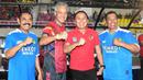 <p>Ketua PSSI, Mochamad Iriawan, foto bersama Gubernur Jawa Tengah, Ganjar Pranowo, saat peresmian Stadion Manahan, Solo, Jawa Tengah, Sabtu (15/2/2020). Stadion tersebut merupakan salah satu calon veneu di Piala Dunia U-20 2021 di Indonesia. (Dokumentasi PSSI)</p>