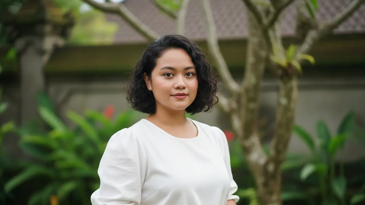 Model Rambut Keriting Pendek untuk Wajah Bulat