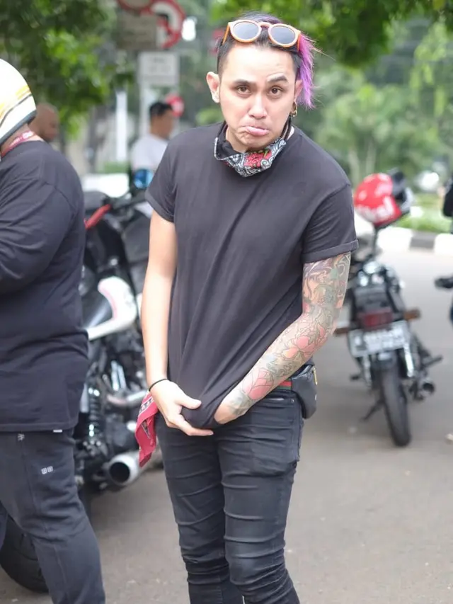 13 Tahun Jadi Duda, Ini 7 Gaya Vicky Nitinegoro dengan Hobi Motornya
