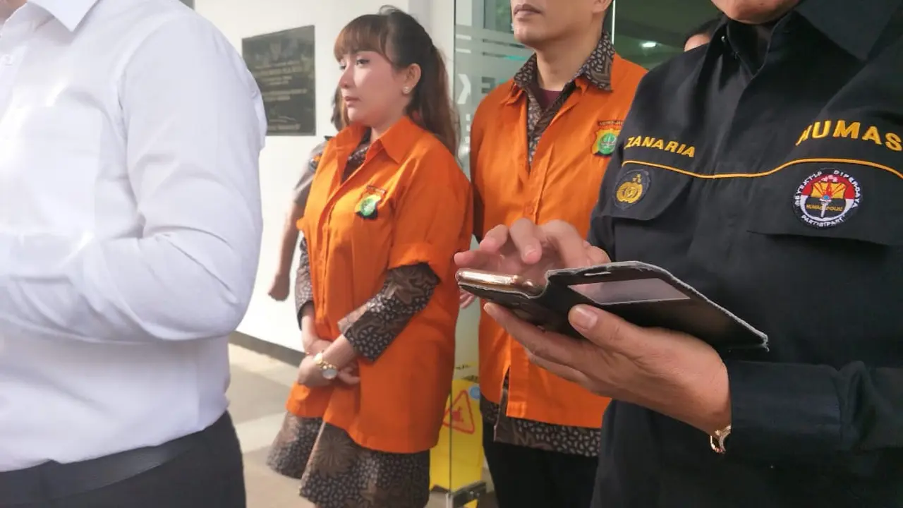 Roro Fitria Diserahkan ke Kejaksaan Negeri Jaksel