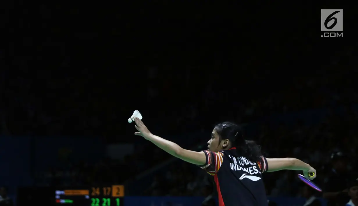 Pebulu tangkis tunggal putri Indonesia, Gregoria Mariska Tunjung saat melawan unggulan ke-tujuh asal Thailand, Ratchanok Intanon di babak 16 besar Indonesia Open 2019 di Istora Senayan, Jakarta, Kamis (18/7/2019). Gregoria kalah 21-13, 19-21, 15-21. (Liputan6.com/Helmi Fithriansyah)