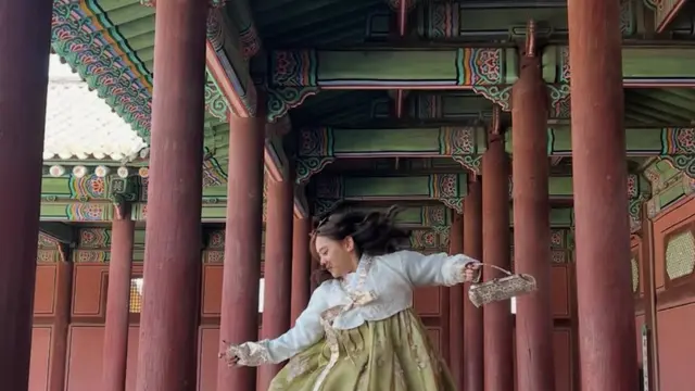 Ziva Magnolya liburan ke Korea Selatan pakai hanbok. [@zivamagnolya]