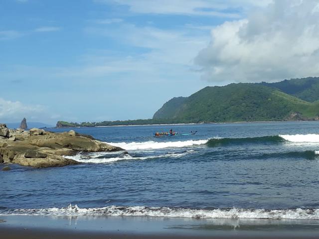 Keindahan Dan Misteri Berpadu Di Pantai Selatan Jember