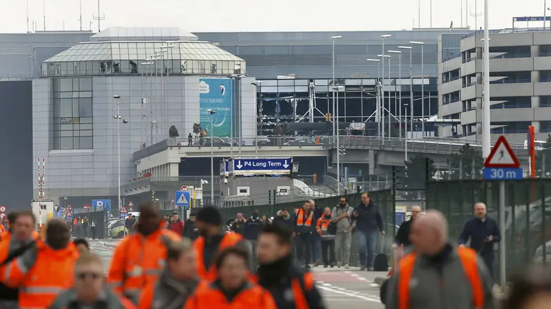 20160322-Warga Kocar-kacir saat Ledakan Menghancurkan bandara Zaventem Belgia