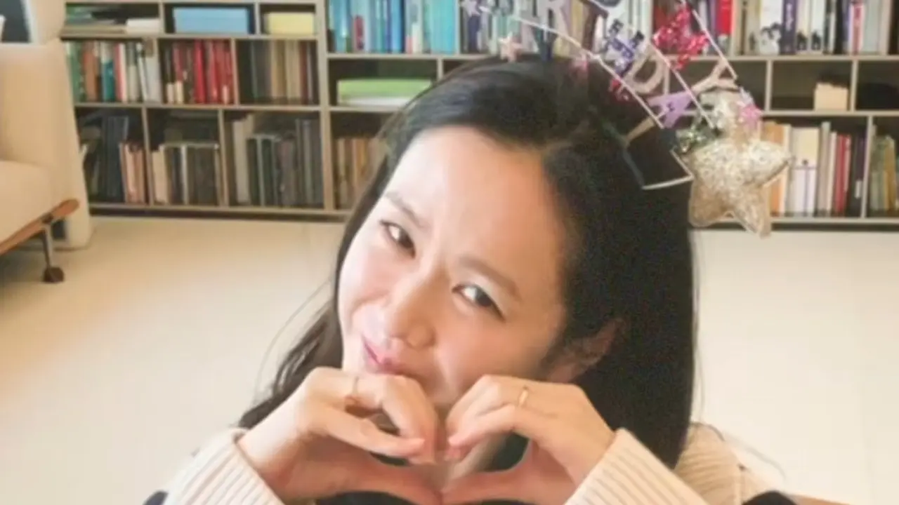 Gaya Imut Son Ye Jin Rayakan Ulang Tahun ke 43