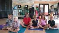 Diperkirakan 13.400.000 orang di Amerika Serikat memilih olahraga yoga sebagai aktivitas fisik untuk melatih pikiran dan tubuhnya selain tai