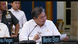 Menteri Koordinator Bidang Perekonomian Airlangga Hartarto dalam Sidang Kabinet Paripurna, di Istana Negara, Senin (15/12/2025). (Dok Kemenko Perekonomian)