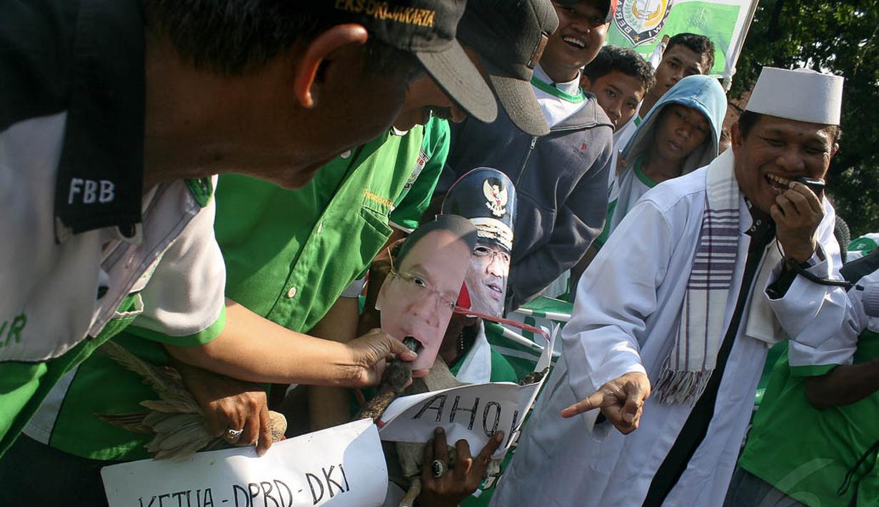 FBB mengatakan, Ahok dinilai kurang layak karena memiliki mental preman, terbukti dengan ucapan dan sikap-sikap yang sering ditampakkan, Jakarta, (26/9/14). (Liputan6.com/Faizal Fanani)