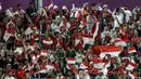 Para suporter Indonesia saat mendukung Timnas Indonesia menghadapi Vietnam pada laga kedua Grup D Piala Asia 2023 di Abdullah Bin Khalifa Stadium, Doha, Qatar, Jumat (19/1/2024). (AFP/Karim Jaafar)