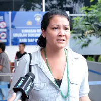 Saat ditemui di kawasan Tendean, Jakarta Selatan, beberapa waktu lalu, Melani mengatakan ia mengambil Nina dari jalanan dan membawanya ke rumah. Sesampainya di rumah, ia langsung menaruh Nina di atas kursi itu. (Deki Prayoga/Bintang.com)