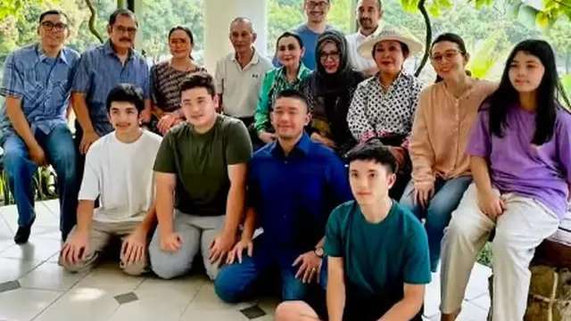 Mayangsari bersama keluarga cendana (Instagram/mayangsari_official)