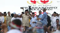 Capres nomor urut 02, Prabowo Subianto saat berorasi di depan pendukungnya di area Stadion Pakansari, Kab Bogor, Jumat (29/3). Kampanye terbuka itu dihadiri sejumlah tokoh partai politik yang tergabung dalam Koalisi Indonesia Adil Makmur. (Liputan6.com/Helmi Fithriansyah)