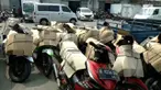 Ratusan sepeda motor diangkut setiap harinya sebelum Lebaran tiba. Motor ini akan dipakai berkeliling di kampung halaman.