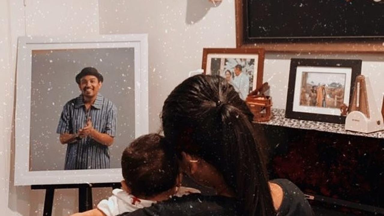 Mutia Ayu dan Gewa menyapa foto Glenn Fredly (https://www.instagram.com/p/CBCPJaXH5_l/)