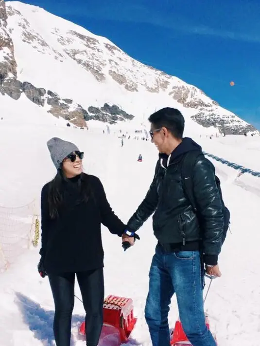 Fitri Tropica dan Irvan kerap menghabiskan waktu dengan berlibur, baik berlibur di luar negeri maupun di dalam negeri. (Foto: instagram.com/fitrop)