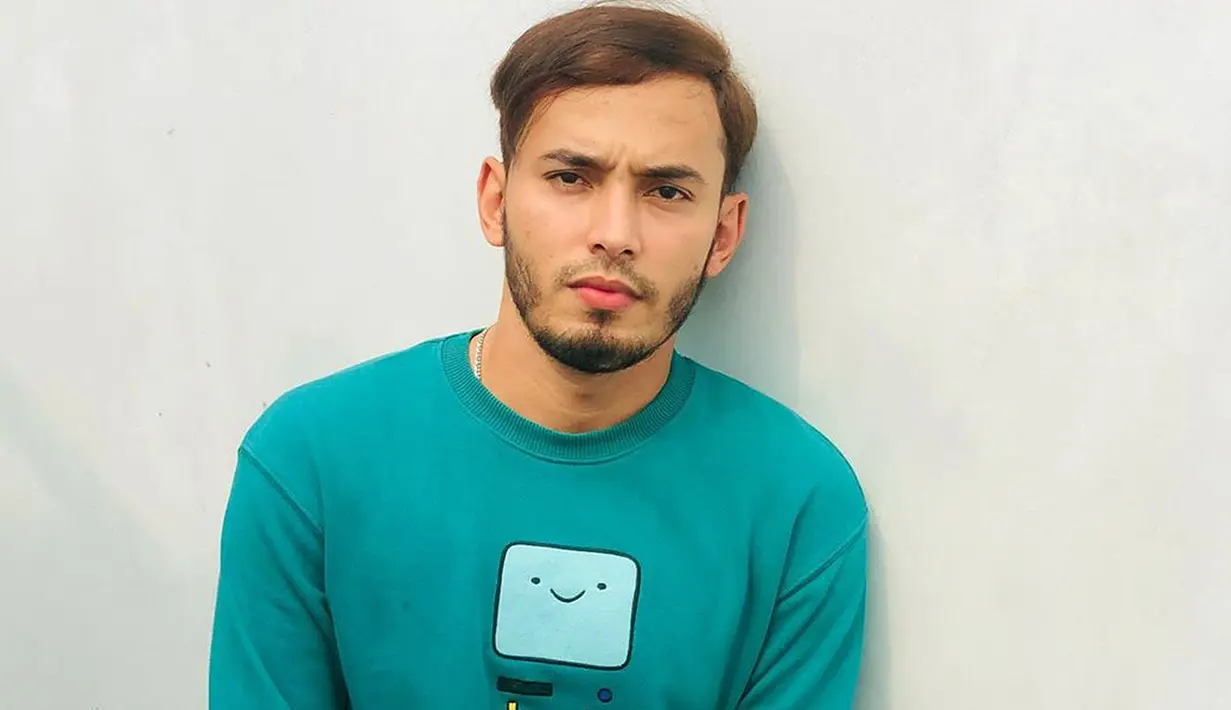 Muhammad Rifky Al Habsyi atau kerap disapa Rifky Alhabsyi merupakan aktor yang pernah jadi pemain sepak bola asal Surabaya. Dalam karier sepak bolanya, ia pernah perkuat Sriwijaya FC, Persiba Balikpapan, dan PSIM Yogyakarta sebagai Striker. (Liputan6.com/IG/@rifkyalhabsyi)