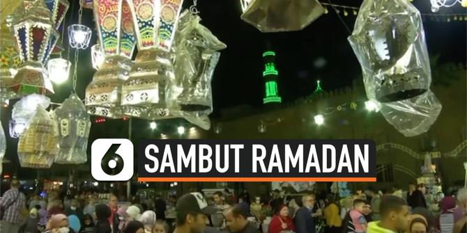 VIDEO: Warga Mesir Berbondong-Bondong Belanja Persiapan Puasa Ramadan