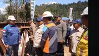 Prabowo Hentikan Kendaraan di Tapanuli Selatan untuk Sapa Petugas Pencari Korban Hilang