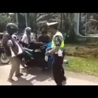 Ternyata inilah cerita di bali motor bonceng jenazah di Jambi yang lagi viral di media soaial. (Foto: Screen capture Instagram)