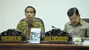 Presiden Joko Widodo ditemani Wapres Jusuf Kalla memimpin rapat terbatas  terkait Formulasi Nilai Jual Objek Pajak (NJOP) dan Pajak Bumi dan Bangunan di Istana Kepresidenan, Jakarta, Rabu (1/4/2015). (Liputan6.com/Faizal Fanani)