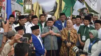 Pasangan Sudirman Said dan Ida Fauziah memberi keterangan saat mendaftar sebagai Cagub dan Cawagub Jawa Tengah di KPUD Jateng, Rabu (10/1). Pasangan ini didukung oleh Partai Gerinda, PKS , PKB dan PAN. (Liputan6.com/Gholib)