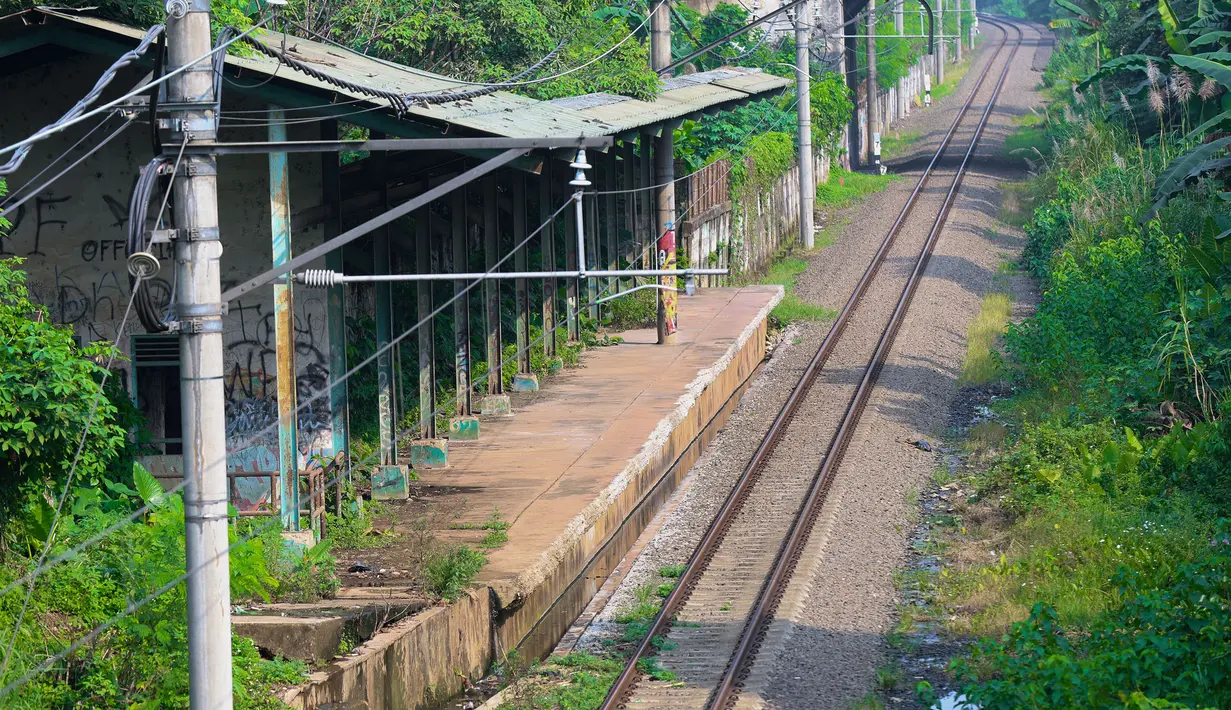Suasana dan kondisi Stasiun Gunung Putri (GPI) Kabupaten Bogor, Jawa Barat, Rabu 22 April 2026. Pemerintah melalui Kementerian Perhubungan (Kemenhub) berencana mengaktifkan kembali Stasiun Gunung Putri yang terletak di Kabupaten Bogor, Jawa Barat. (Kapanlagi.com/Budy Santoso)