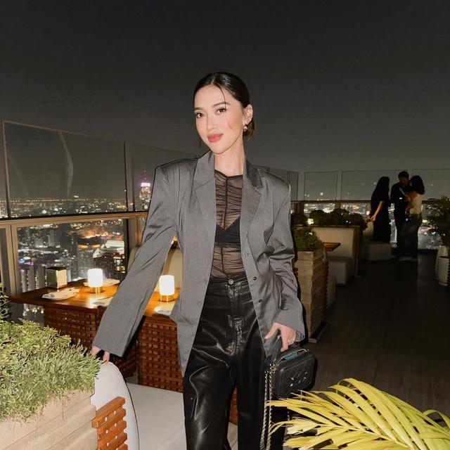 6 Potret Dindra Nashriyah Pernah Dijodohkan dengan Al Ghazali, Nonton Timnas Bareng Alyssa