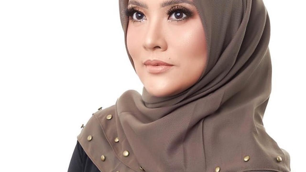 7 Pesona Elma Theana, Tetap Awet Muda di Usia 45 Tahun