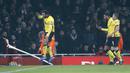 Pemain Watford, Troy Deeney (kiri) merayakan golnya ke gawang Arsenal pada pekan ke-23 Premier League di Emirates stadium, London, Selasa (31/1/2017). Arsenal kalah 1-2. (AP/Frank Augstein)