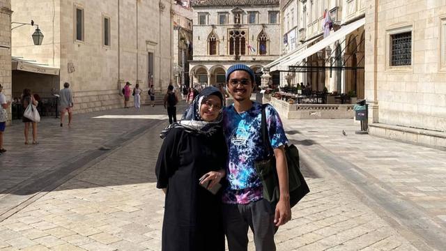 Potret harmonis Duta Sheila on 7 dan sang istri. (credit:instagram.com/pakduta)