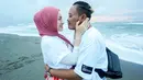 Sule dan Nathalie Holscher kerap menebar berita bahagia sejak awal kedekatan mereka hingga akhirnya resmi menikah. Kini keduanya tengah menikmati momen bahagia menjadi pasangan pengantin baru. (Instagram/ferdinand_sule)