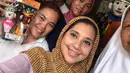 "Wartawati perlu masuk ke arena edukasi dan literasi agar pemberitaannya cerdas dan bisa menjadi agent of social change," tulis Ayu Azhari dalam caption Instagram, Senin (8/3/2021). (Instagram/ayukhadijahazhari)