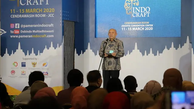 Menteri Koperasi dan UKM Teten Masduki membuka Indocraft 2020 di Jakarta, Rabu (11/3/2020). Merdeka.com/Dwi Aditya P