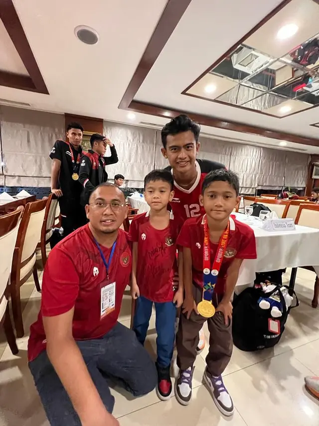 6 Potret Andre Rosiade Bareng Azizah Salsha dan Adik-Adiknya, Kompak Sedari Kecil