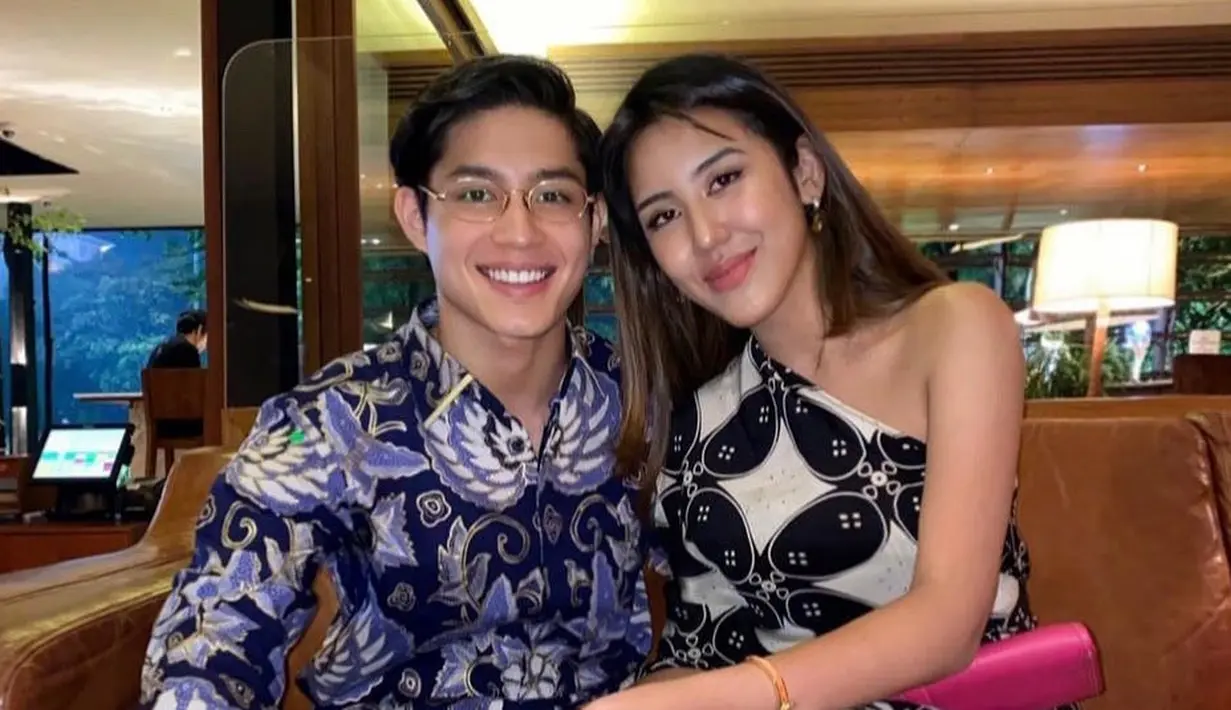 <p>Meski Teuku Rassya jarang mengunggah momen kemesraan bersama di Instagram, Cleantha sendiri sering memamerkan foto dengan sang kekasih. (FOTO: instagram.com/teukurassya/)</p>