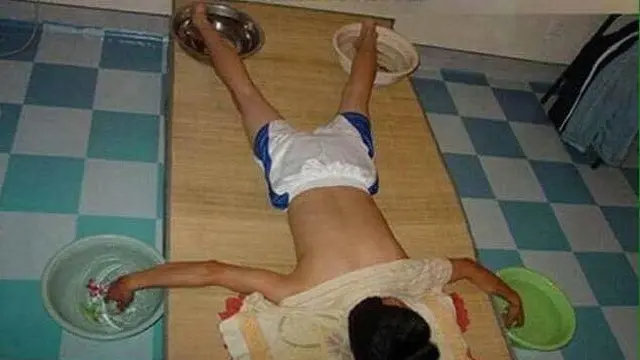 Tak sedikit usaha sebagian orang menghalau cuaca panas bikin geleng kepala, malah bikin orang yang melihatnya jadi tertawa.