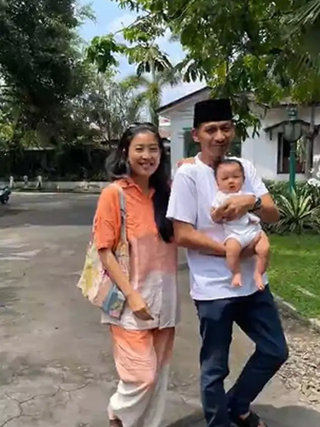 Olivia Zalianty dan keluarga (instagram/oliviazalianty)